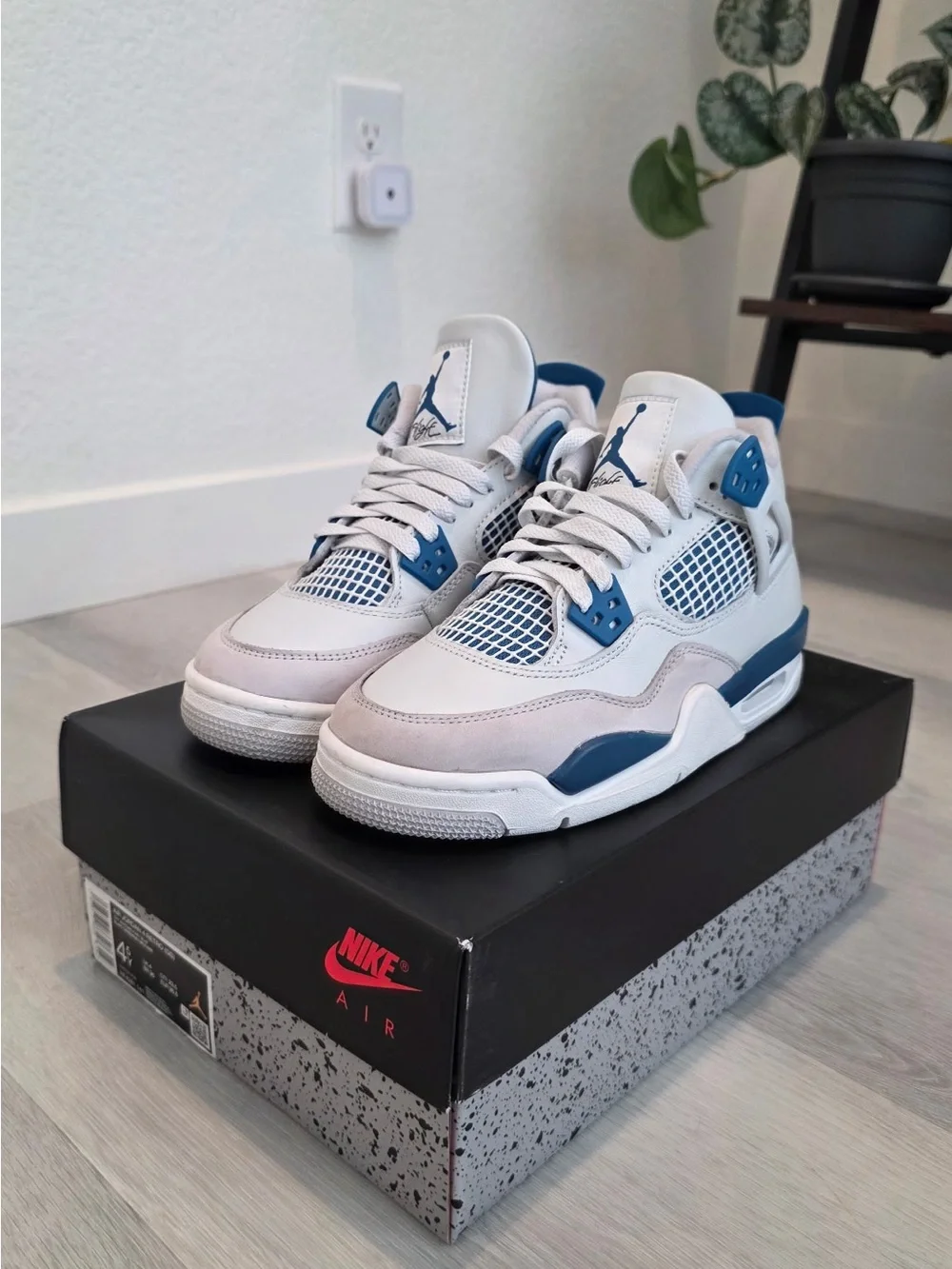 Jordan 4 - Military Blue GS Size 4.5Y